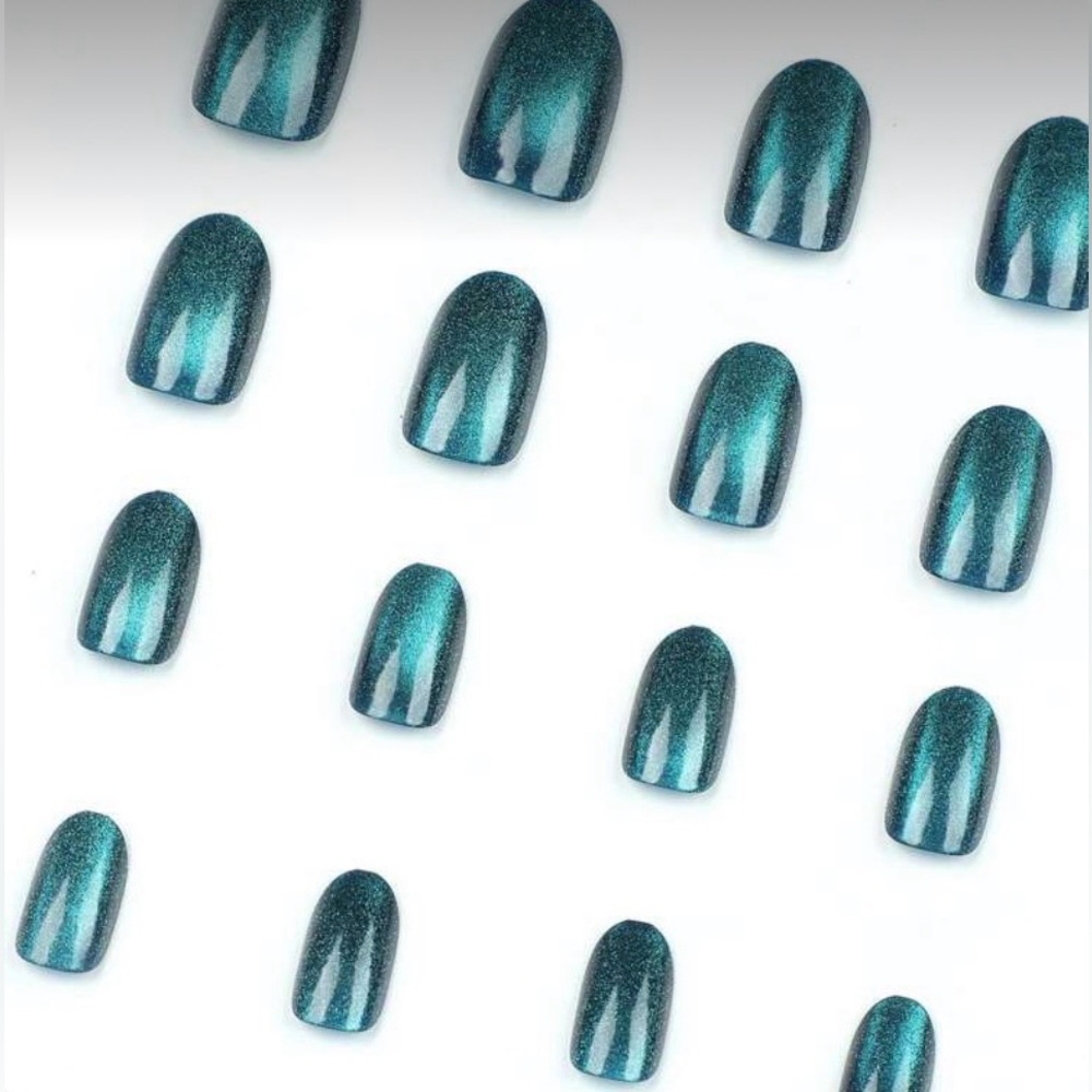 Teal Metallic Cat Eye Medium Oval Nail Kit, 24-Piece Press-On Nails, New - Picture 4 of 10